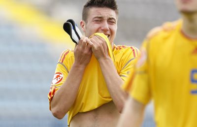 Realitatea dură din fotbal: copil-minune, abandonat după accidentare » „Eram în cârje. Dinamo mi-a tăiat salariul, Giovanni mi-a zis să părăsesc apartamentul. Am devenit depresiv”