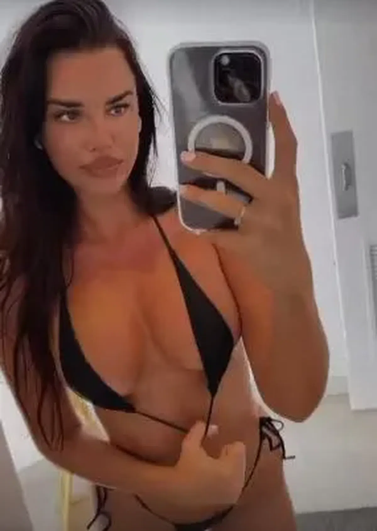 Criză de gelozie! Ivana Knoll, atacată în Mykonos: „Doamnelor, ce naiba e în neregulă cu voi?”