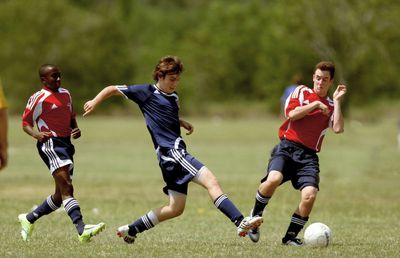 Alege ghete fotbal sintetic pentru meciuri jucate în siguranță