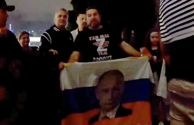 Controversă la Australian Open » Tatăl lui Novak Djokovic, alături de steagul cu Vladimir Putin: „Trăiască rușii!”