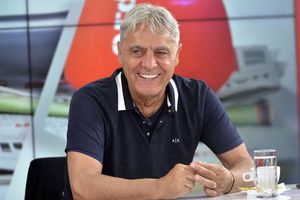 Mihai Rotaru a bătut palma cu Sorin Cârțu! Legenda Universității Craiova revine