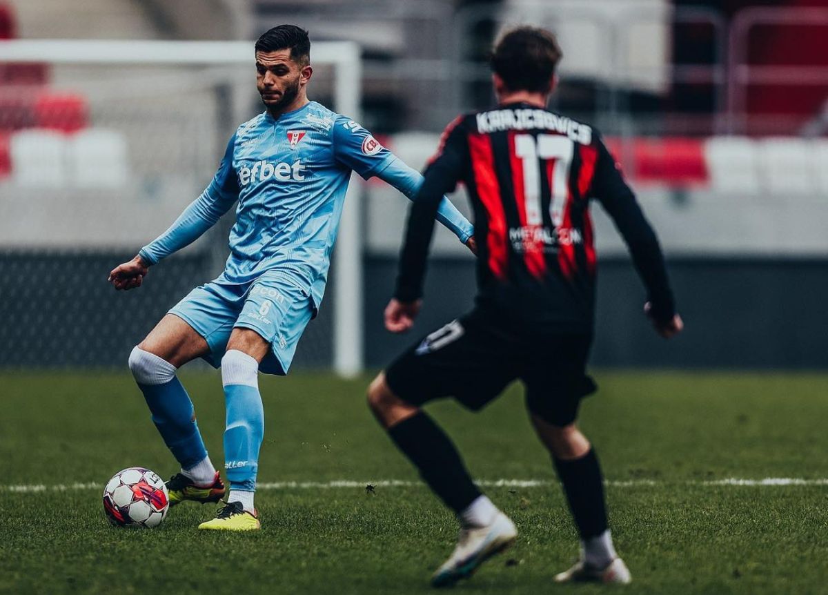 Mircea Rednic l-a dat afară după doar 27 de minute în Superligă! A avut probleme la inimă?