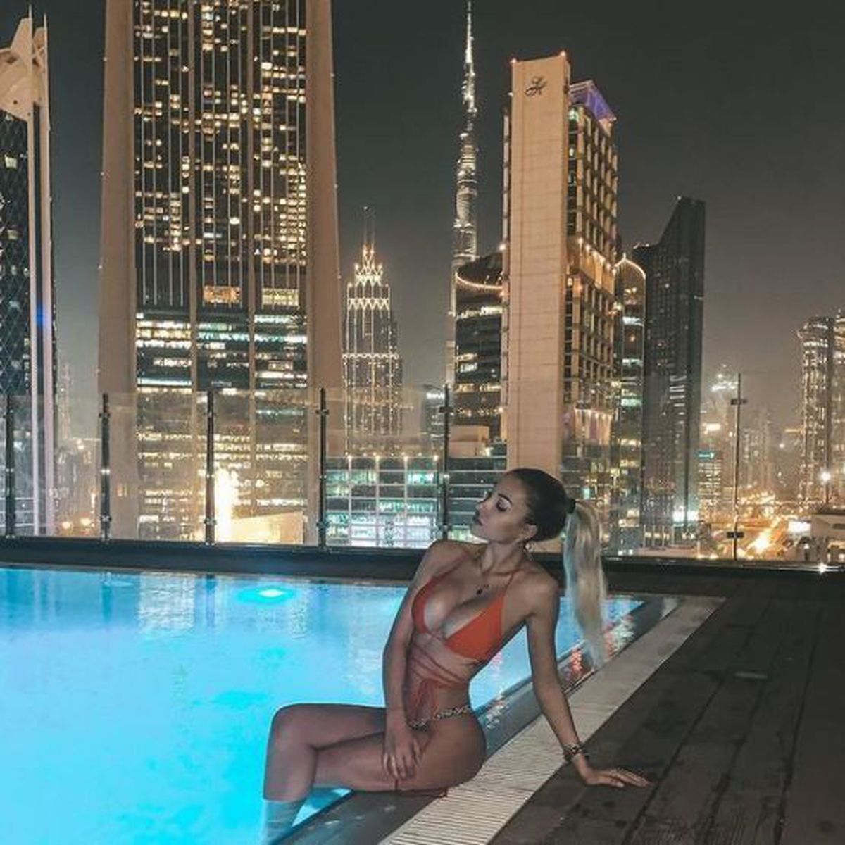 Cine e Maria, iubita superbă a jucătorului care l-a scos pe Djokovic în semifinale la Australian Open