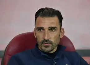 Elias Charalambous a spus motivul celor 4 schimbări de la pauză + Singurul gând pe care îl are la meciul crucial cu United