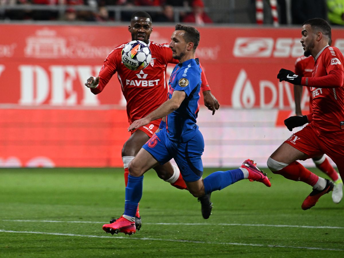 UTA - FCSB 0-1 » Szabolcs Kovacs îi ajută pe roș-albaștri să egaleze liderul! Meci decis de un penalty inventat