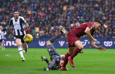 „Zid” 50 de minute, apoi prăbușirea » Ce a făcut Răzvan Sava în Udinese - Roma: penalty comis de român