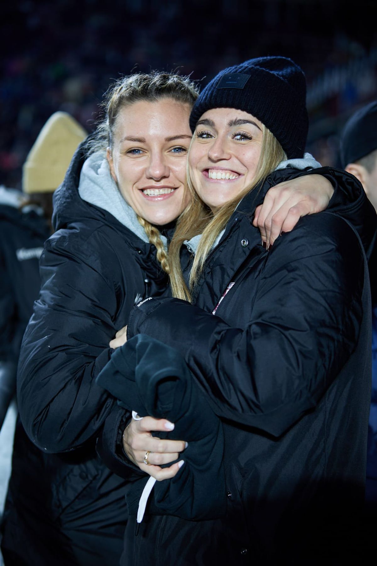 Handbalistele de la Rapid, ultrași la meciul cu Universitatea Craiova » Imagini de senzație în Giulești