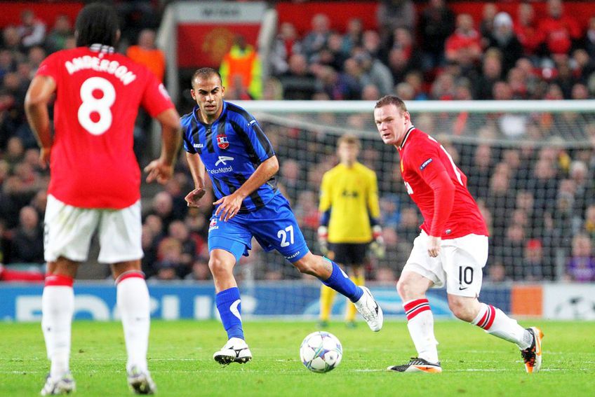 Marius Pena, pe „Old Trafford”, în duelul cu Manchester United