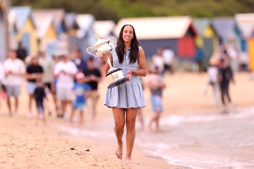 Madison Keys cu trofeul pe plajă FOTO Guliver/GettyImages