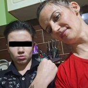 Autorul crimei din Timiș, alături de mama sa, cu pumnul strâns și tatuat