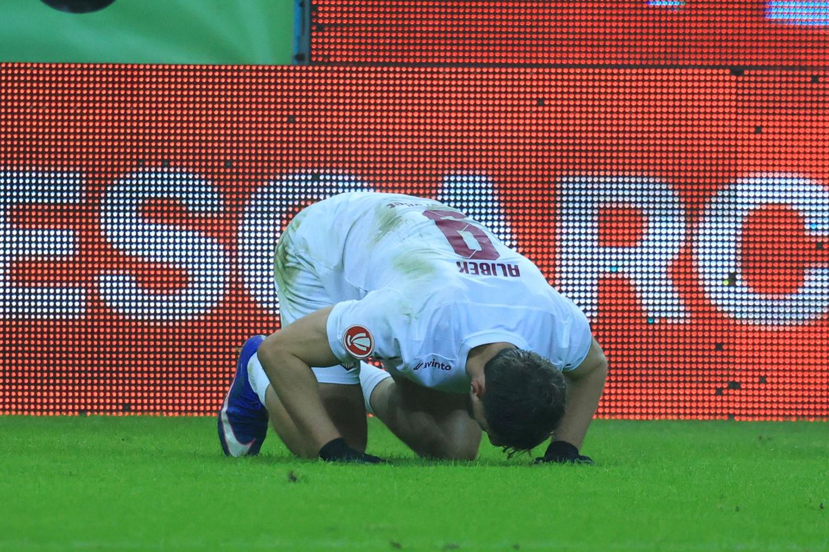 „Plecarea lui Charalambous nu e o soluție” » Fostul antrenor de la FCSB crede în calificarea roș-albaștrilor în play-off: „Pot câștiga toate meciurile”