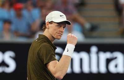 După emoțiile din turul 3, Jannik Sinner l-a dominat pe Luciano Darderi și s-a calificat în „sferturi” la Australian Open: „A fost foarte dificil”