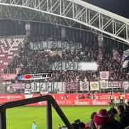 Derapaj rasist al suporterilor arădeni la adresa Rapidului // FOTO: Facebook @Ultras Romania 1918