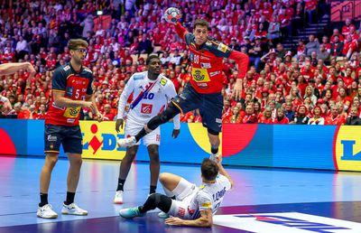 Zvâcnet de orgoliu la Campionatul European masculin de handbal » Spania bate Franța și îi încurcă socotelile pentru semifinale!