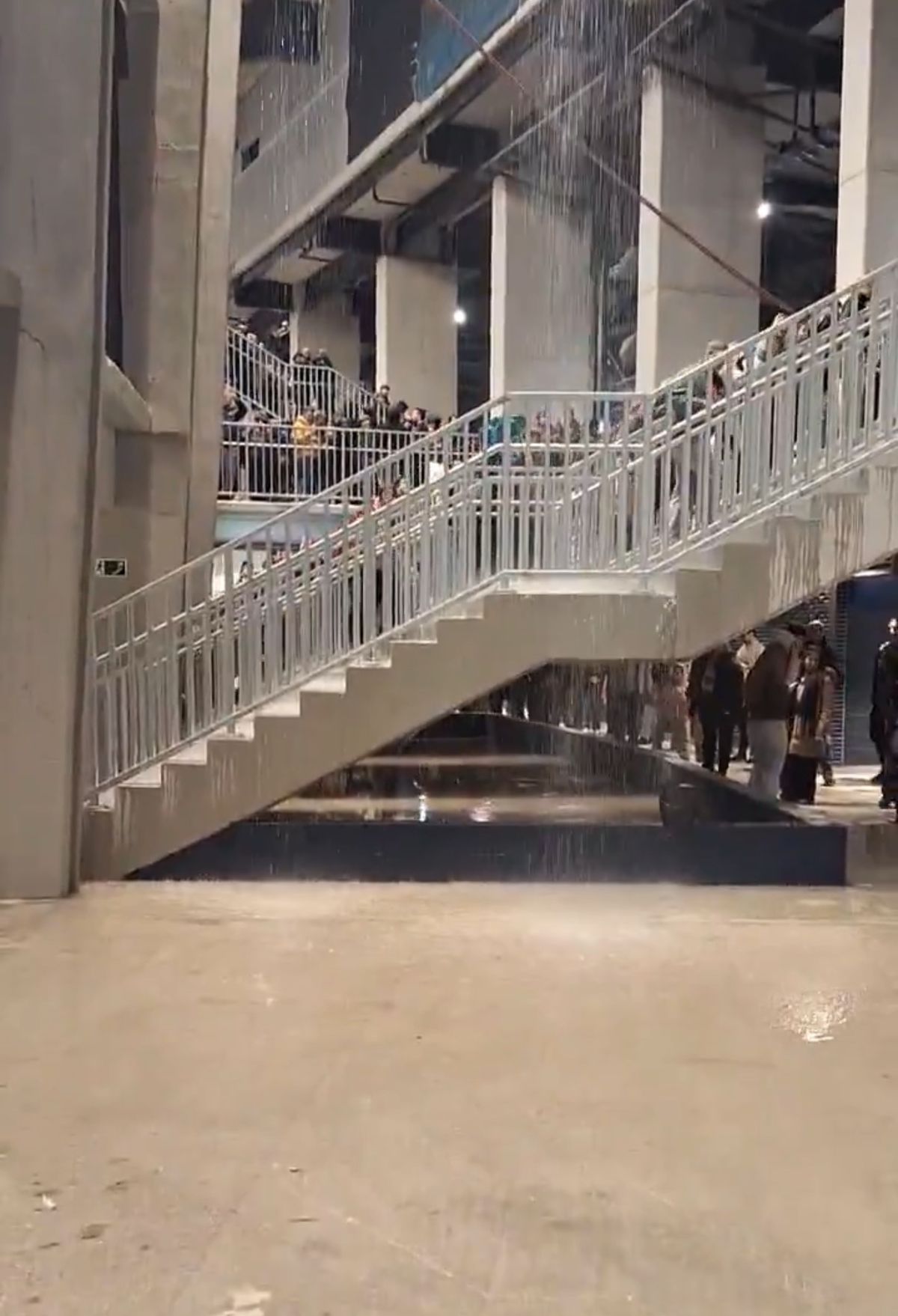 Imagini rușinoase de la Barcelona » Un miliard și jumătate de euro pentru un „stadion-cascadă”