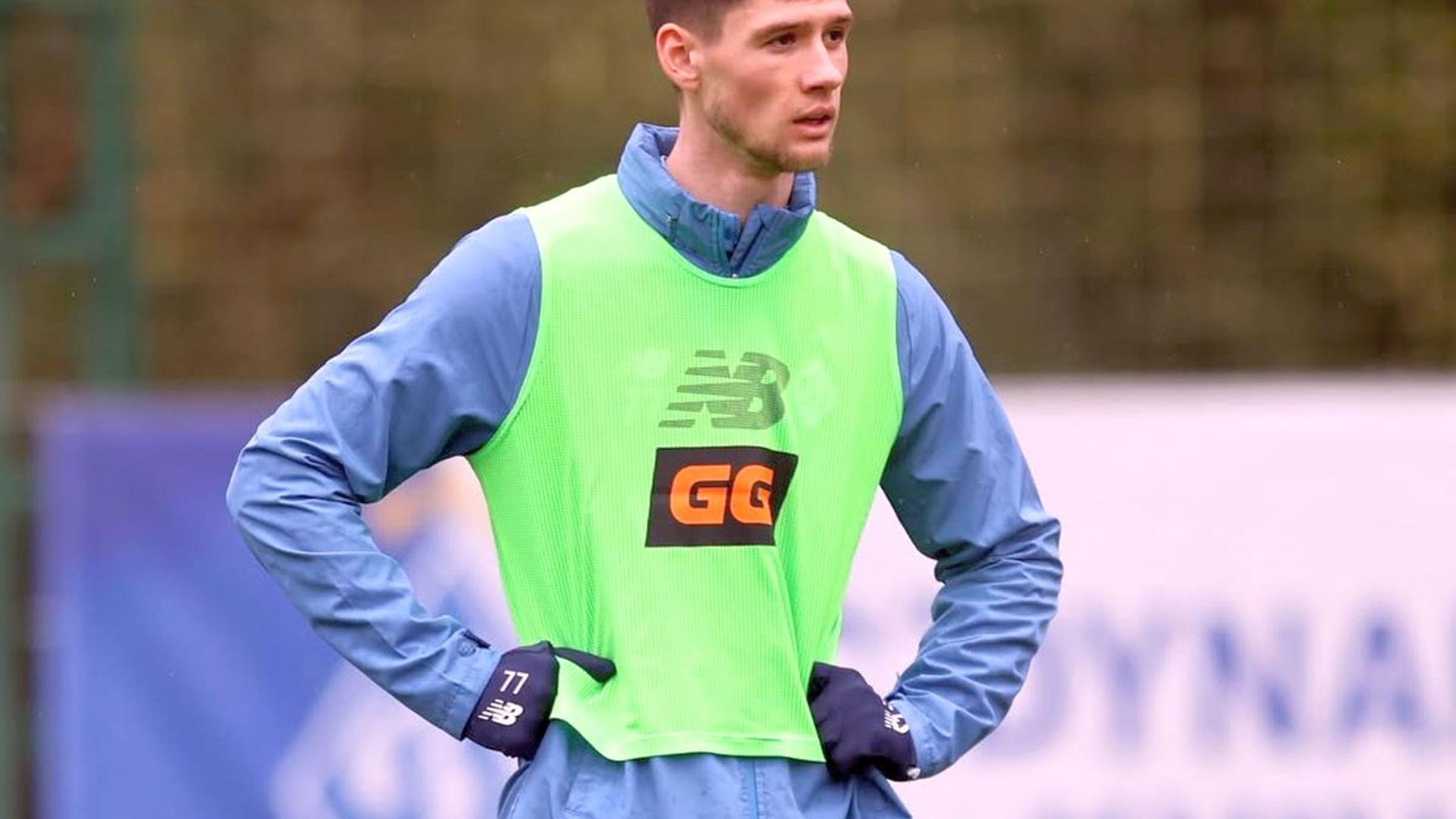 Vladislav Blănuță în tricoul lui Dinamo Kiev pe teren, ilustrând transferul blocat conform regulamentului UEFA privind numărul de echipe jucate. | sursa foto: Gazeta Sporturilor