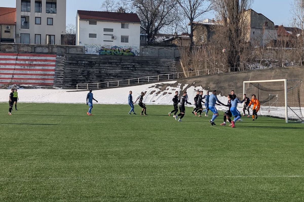 Transformare totală! Se joacă fotbal pe „Velodromul Dinamo” » „Groapa de gunoi și cioburi” și-a schimbat complet utilitatea și poate găzdui meciuri
