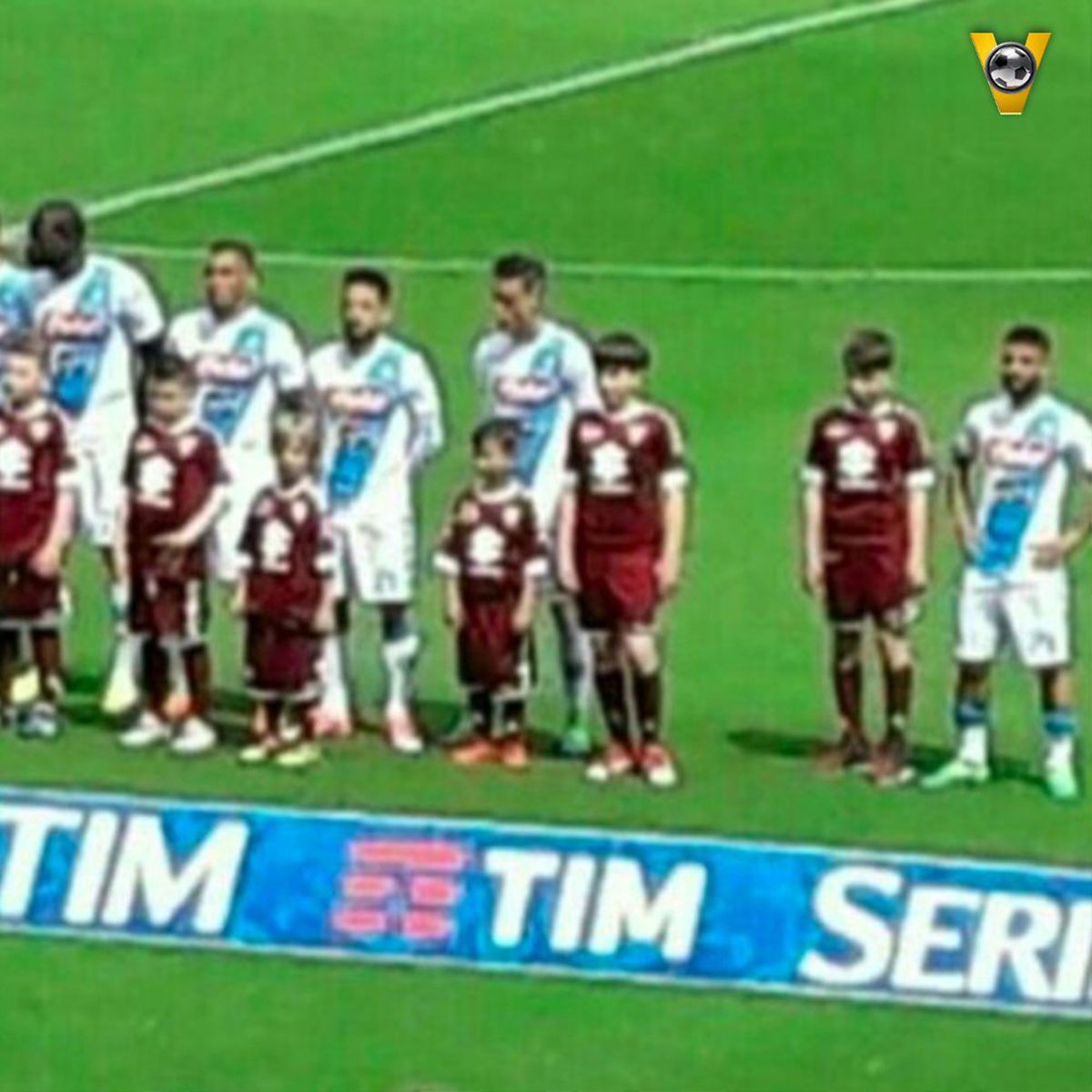 FOTO Ce aveți cu Insigne?! :D Starul lui Napoli a devenit din nou viral » Ce a pățit înainte de meciul cu Barcelona