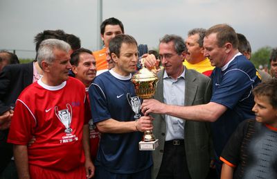 3 povești neștiute dezvăluite de Adrian Bumbescu » Securiștii l-au pus la pământ pe Pițurcă în aeroport, „killer de Romania” + 3 transferuri ratate în străinătate