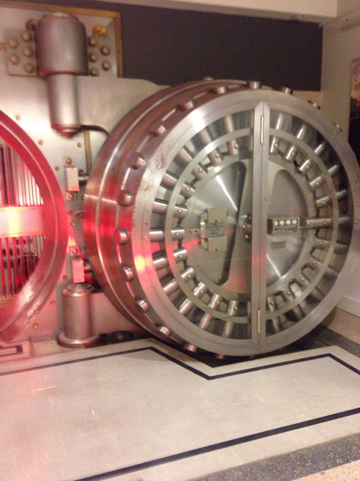 De la tricoul realizat în beciul casei bunicii la costumele confecționate pentru astronauți