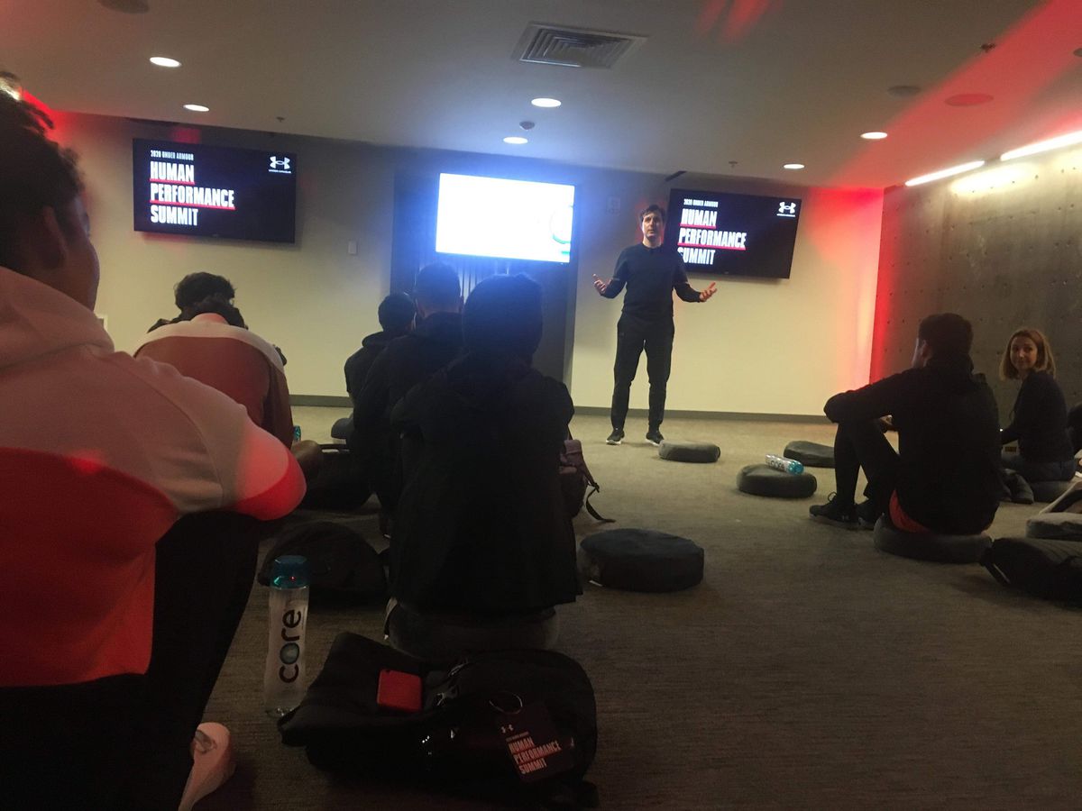 De la tricoul realizat în beciul casei bunicii la costumele confecționate pentru astronauți