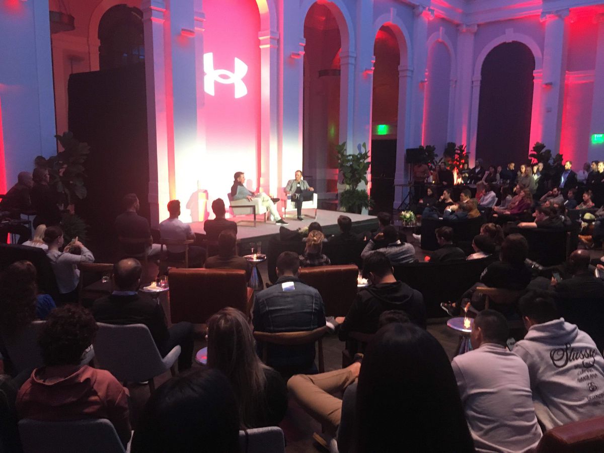 De la tricoul realizat în beciul casei bunicii la costumele confecționate pentru astronauți