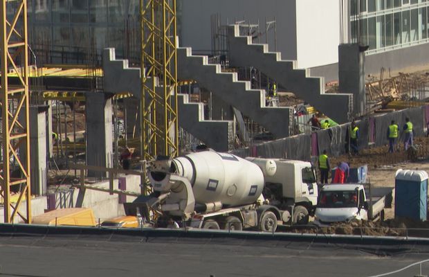 VIDEO & FOTO // Vești excelente pentru fanii Rapidului! Au început să se monteze tribunele la noul stadion din Giulești