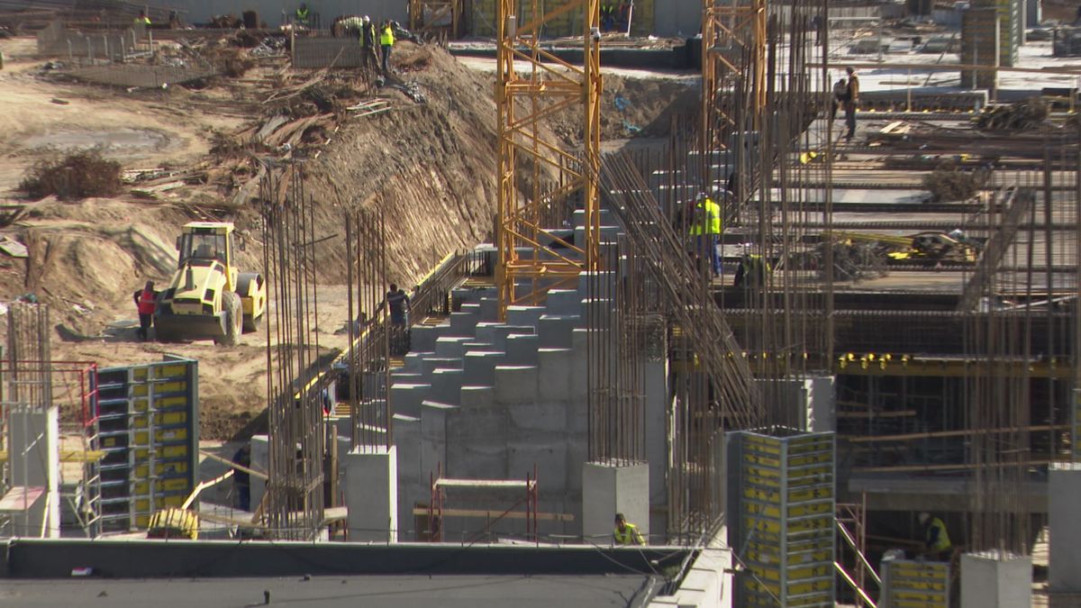 VIDEO & FOTO // Vești excelente pentru fanii Rapidului! Au început să se monteze tribunele la noul stadion din Giulești