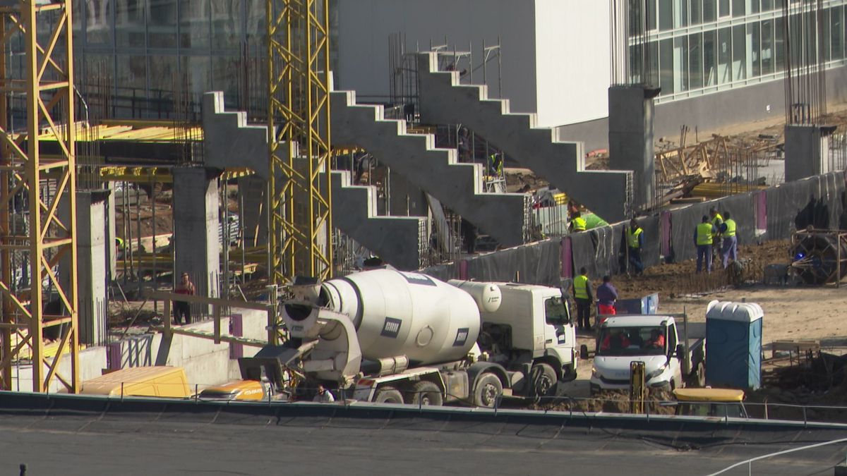 VIDEO & FOTO // Vești excelente pentru fanii Rapidului! Au început să se monteze tribunele la noul stadion din Giulești