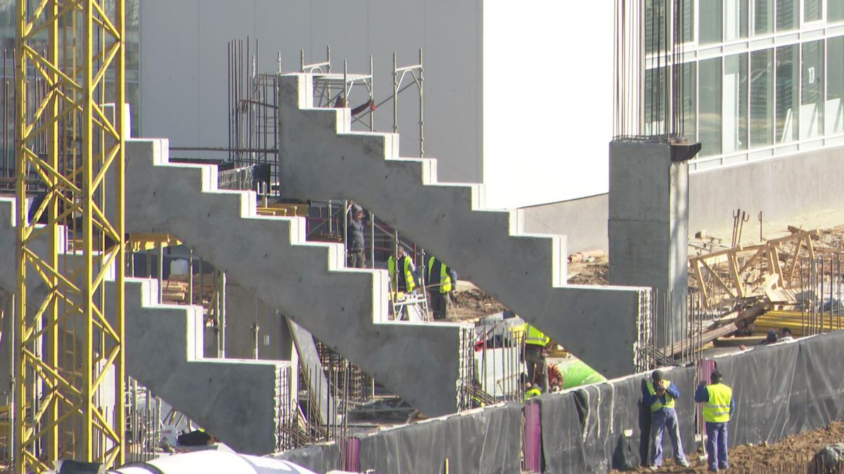 VIDEO & FOTO // Vești excelente pentru fanii Rapidului! Au început să se monteze tribunele la noul stadion din Giulești