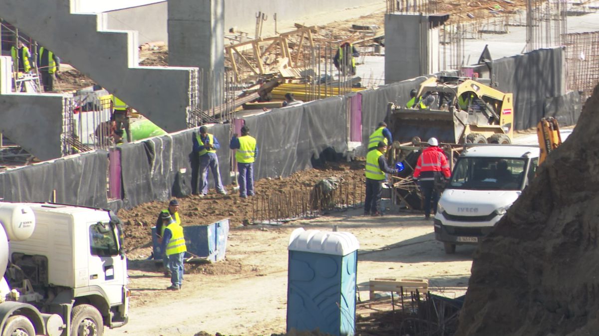 VIDEO & FOTO // Vești excelente pentru fanii Rapidului! Au început să se monteze tribunele la noul stadion din Giulești