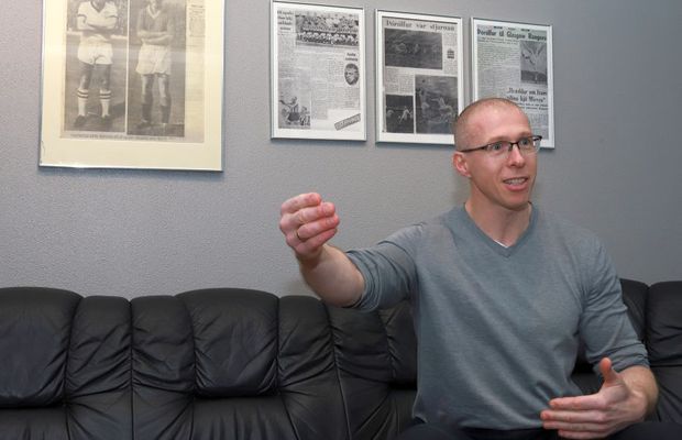 Amintiri de la cea mai mare rușine a fotbalului românesc » Fundașul lui Knattspyrnufelag în 1997: „Suporterii lui Dinamo erau șocați și nervoși, unul venise cu un pește în tribună”