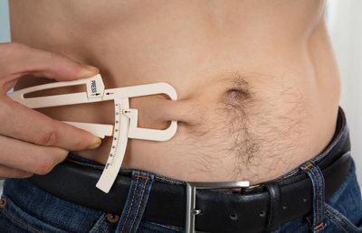 Prin ce metode pot bărbații să elimine eficient  grăsimea de pe burtă?