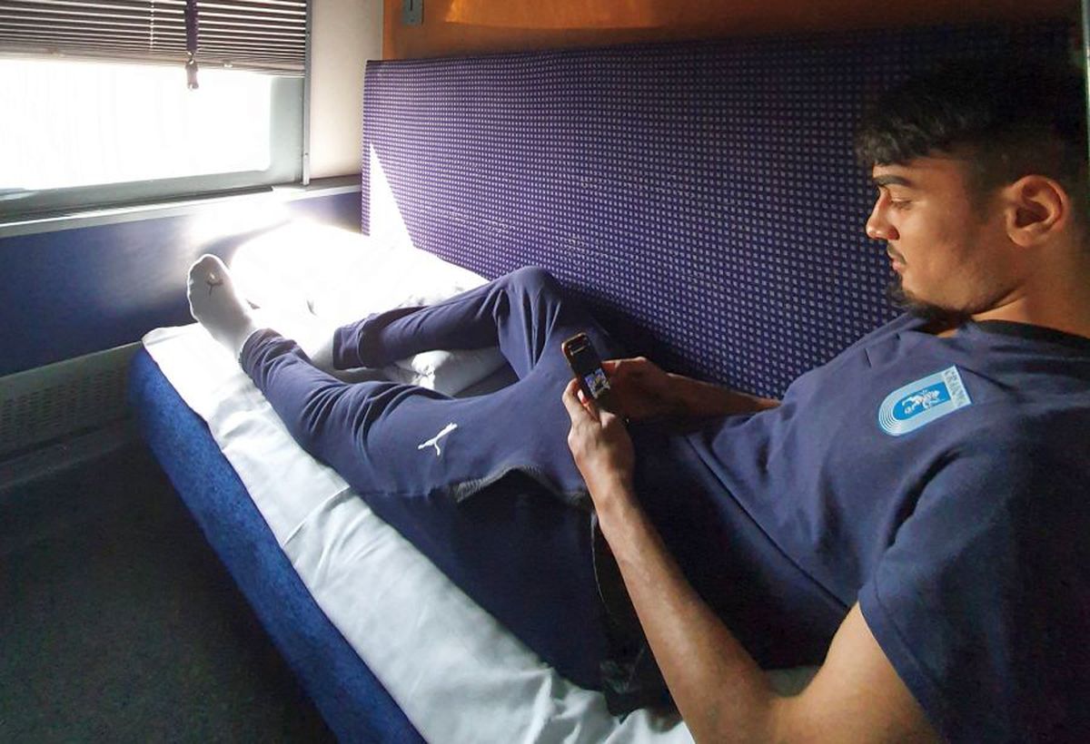 Imagini inedite: Craiova a făcut deplasarea la Buzău cu trenul