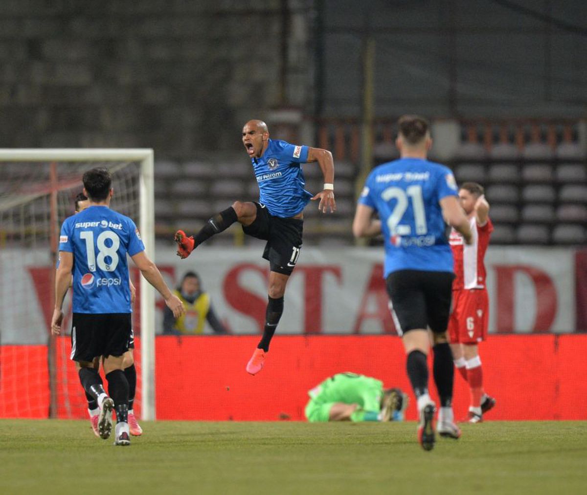 Mircea Rednic regretă situația de la Dinamo + înțepătură către conducerea Viitorului: „Nu e ușor când te anunță că pleacă, iar mâine ai meci”