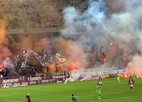 Zeci de torțe și petarde în careul lui Dinamo: un jucător ars pe picior! Kovacs a oprit derby-ul