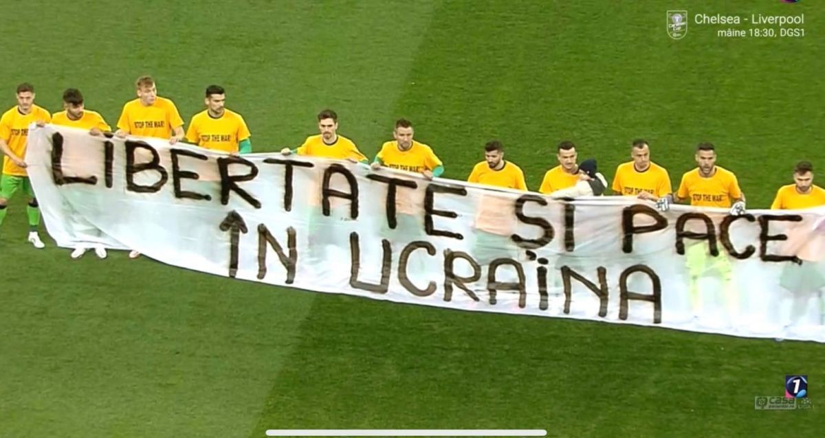 Cu gândul la Ucraina în derby-ul Rapid - Dinamo » Mesajele transmise de fotbaliști și grafica specială a televiziunilor