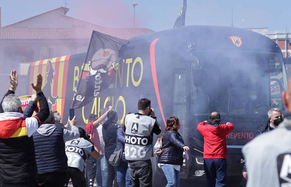 Autocarul unei echipe de Serie B, atacat violent » O piatră de mari dimensiuni a fost aruncată în parbriz