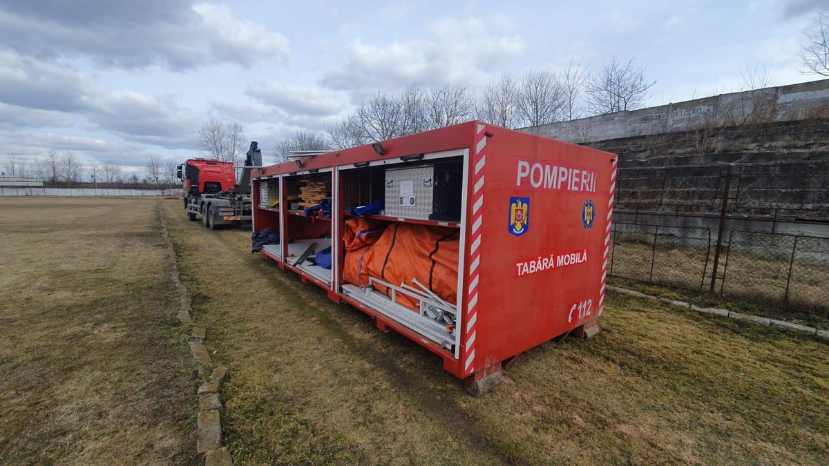 Tabără pentru refugiații ucraineni pe stadionul din Siret / FOTO: IGSU