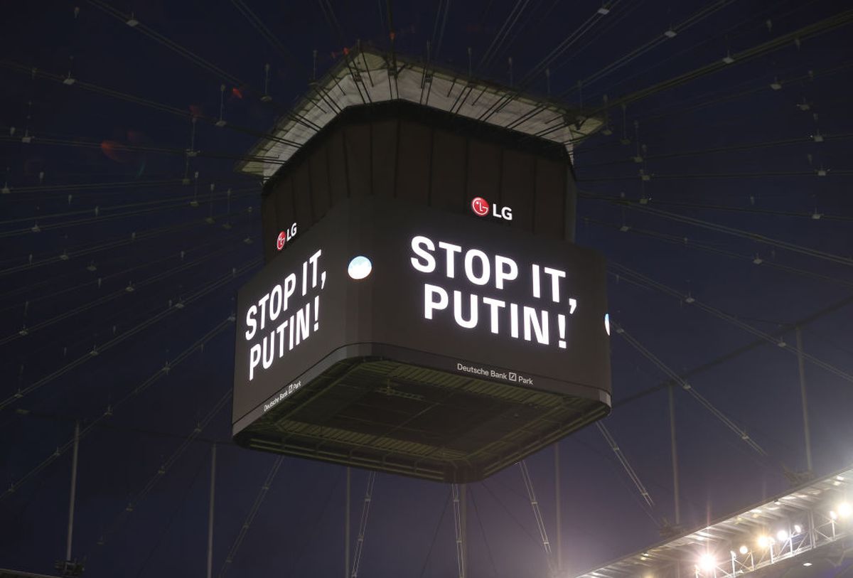 Mesaj direct către Vladimir Putin la meciul dintre Eintracht și Bayern Munchen » Ce a apărut pe toate ecranele arenei