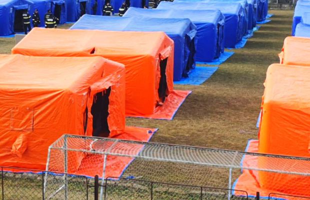 Primul teren de fotbal din România transformat exclusiv pentru primirea refugiaților din Ucraina: „Poate asigura găzduire pentru 201 persoane”