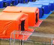 O tabără mobilă pentru găzduirea temporară a refugiaților din Ucraina a fost ridicată pe terenul de fotbal al orașului Siret, județul Suceava.