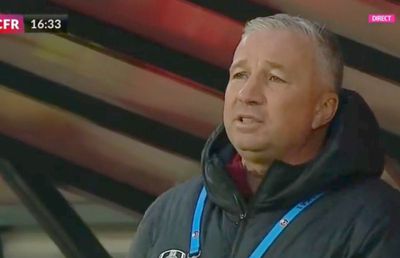 Dan Petrescu, enervat de un jucător în timpul meciului cu Sepsi: „Uitați-vă, mă, ce face ăsta!”