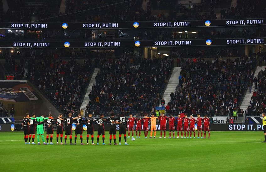 Arena din Frankfurt a fost împânzită cu mesaje adresate lui Vladimir Putin, la meciul pierdut de Eintracht, scor 0-1, împotriva lui Bayern Munchen.