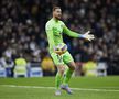 Jan Oblak (30 de ani), portarul sloven al celor de la Atletico Madrid, contestă arbitrajul din derby-ul cu Real Madrid de sâmbătă seară, scor 1-1, în runda cu numărul 23 din La Liga. 
Foto: Imago