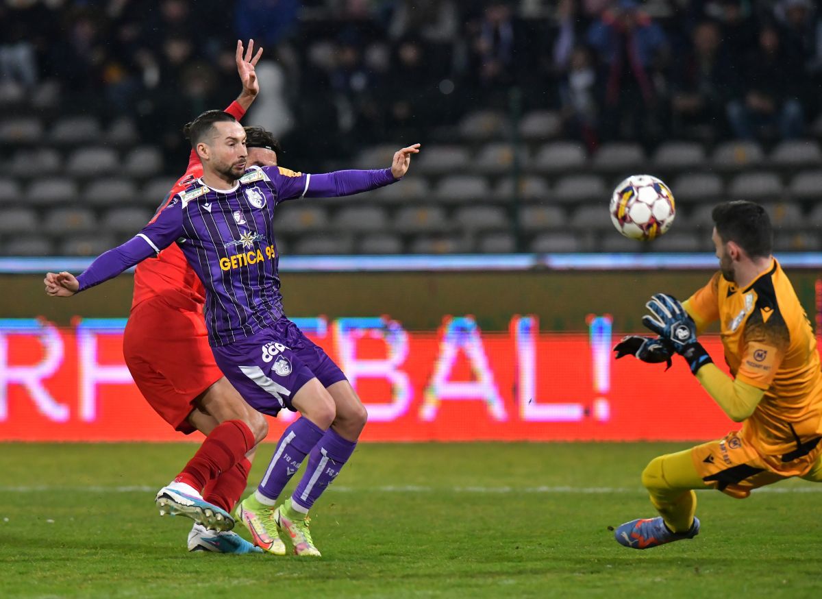 FCSB se impune la Pitești și revine pe podiumul SuperLigii » Clasamentul ACUM