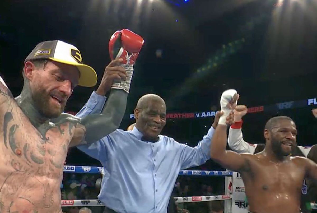 Meciul dintre Floyd Mayweather și Aaron Chalmers, desființat de fanii boxului: „O farsă! Cel mai urât lucru pe care l-am văzut vreodată în sport!”