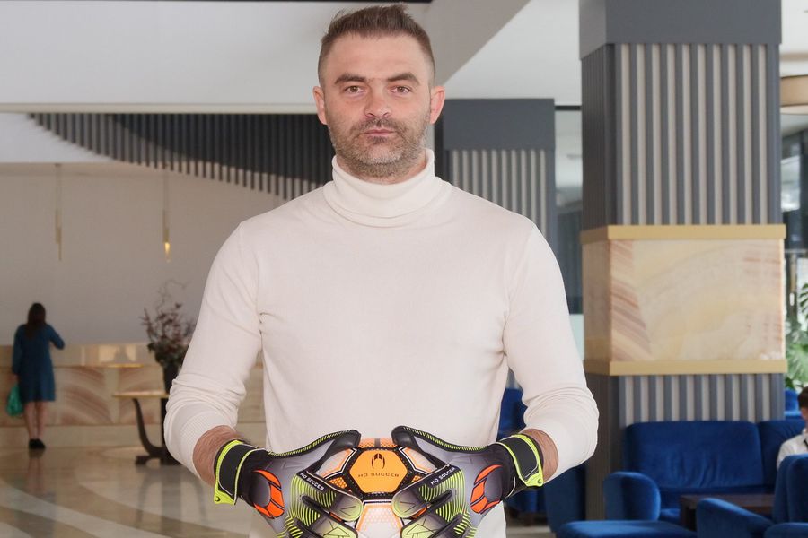 După 270 de meciuri în Liga 1, acum vinde mănuși de portar: „M-am mutat la Cluj și nici nu m-am uitat în contract! Acum vreau propriul meu brand”