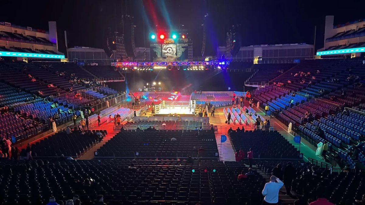 Floyd Mayweather vs Aaron Chalmers