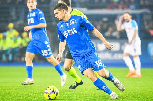 Răzvan Marin (26 de ani), mijlocașul celor de la Empoli, a avut o evoluție apreciată în meciul pierdut de echipa lui, scor 0-2, pe teren propriu, în fața celor de la Napoli, în runda cu numărul 24 din Serie A. 
Foto: Imago